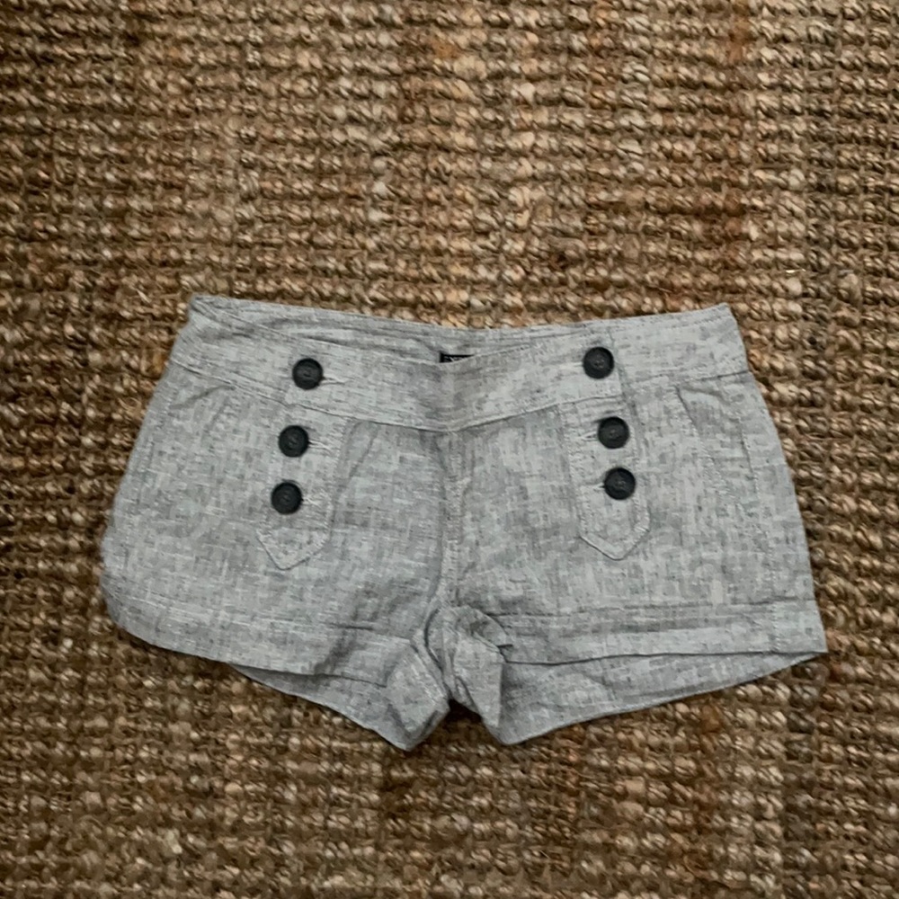 Express linen size 6 short shorts.